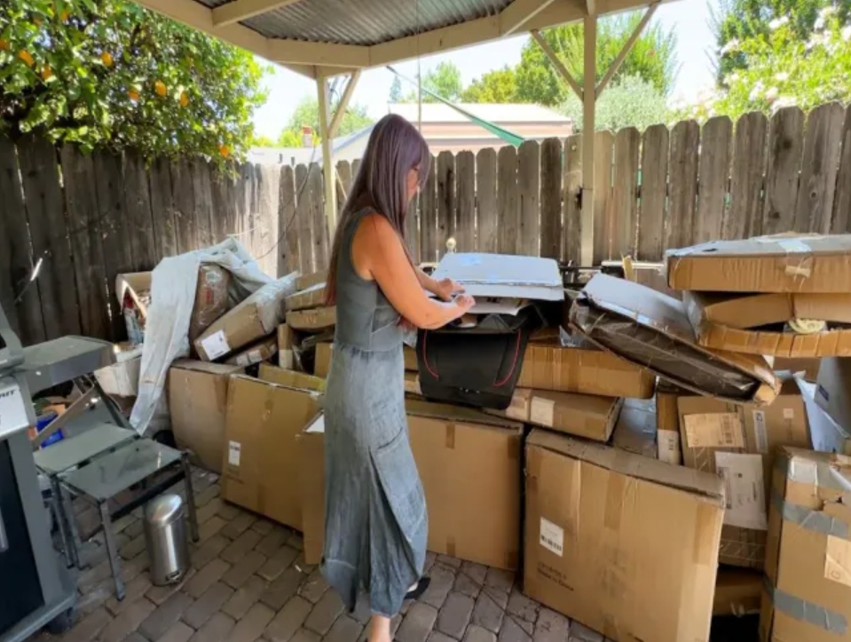 Amazon рік завалював дім жінки посилками, яких вона не замовляла: її життя перетворилося на пекло